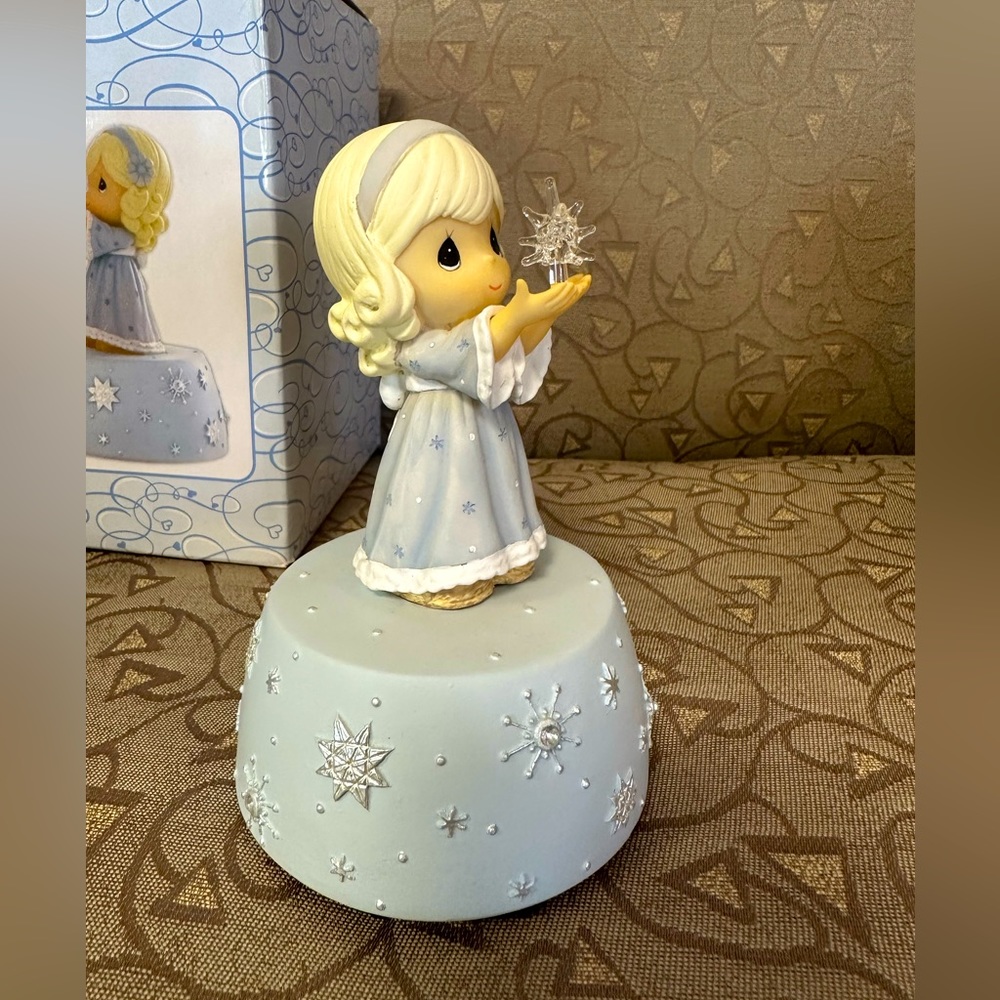 Precious Moments Girl with Glass Star Musical